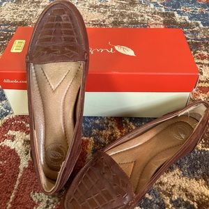 Nurture women’s leather flats. Good condition. Dark sepia.